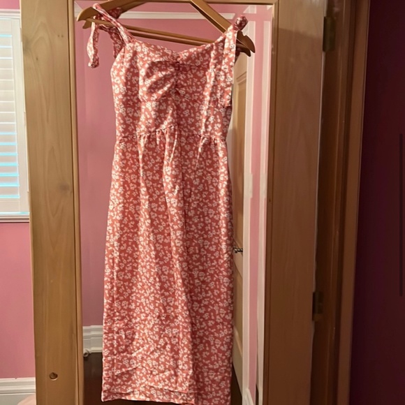 New New Women’s Slit Front Ruched Dress  Floral Print Midi Dress Sz Small - Picture 4 of 4